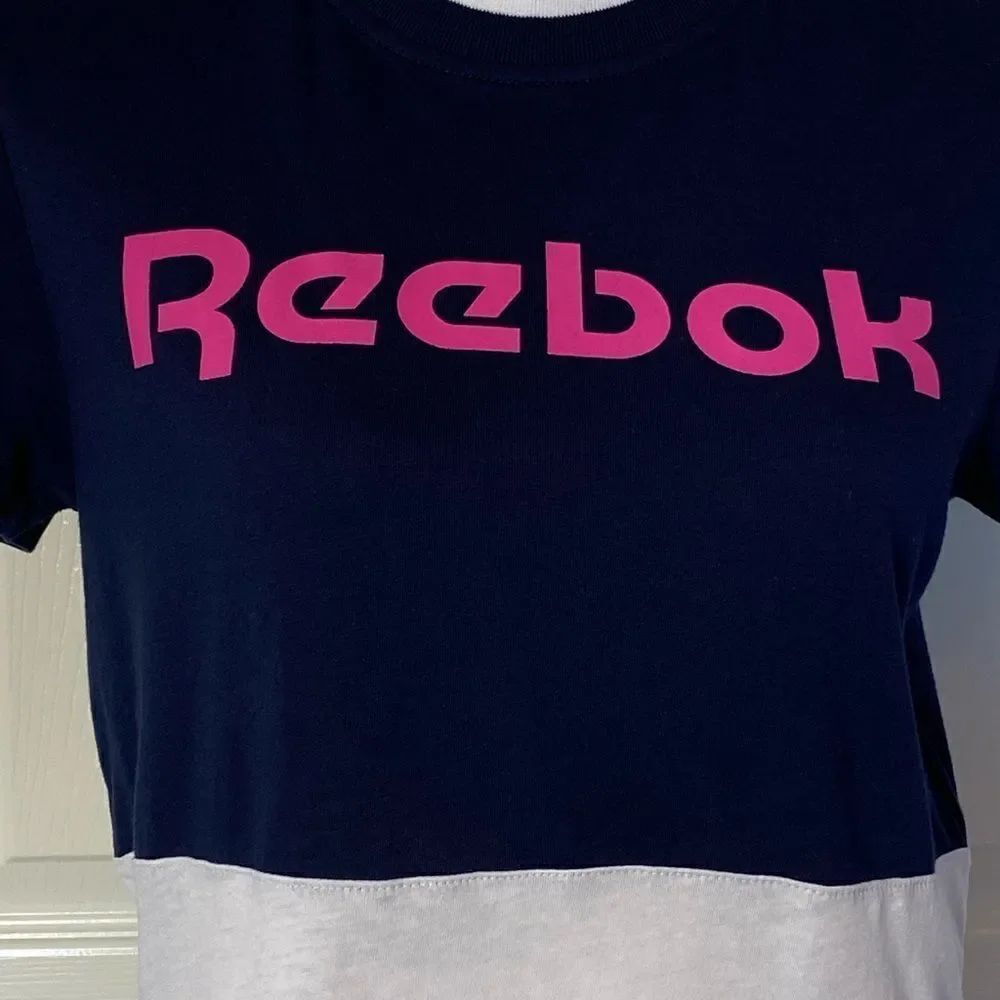 Reebok Women's Training Essentials Linear Logo Short Sleeve Crop Top - Picture 2 of 9